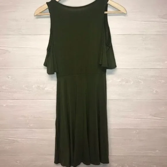 Alya Cold Shoulder Wrap Dress  | Francescas Brand Green Fit and Flowy Flattering - Picture 4 of 5